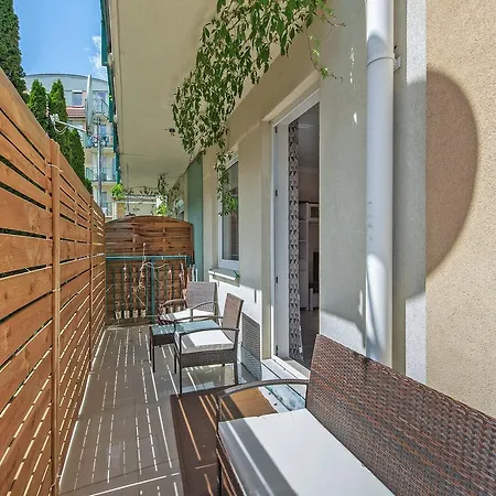 Mango Apartment